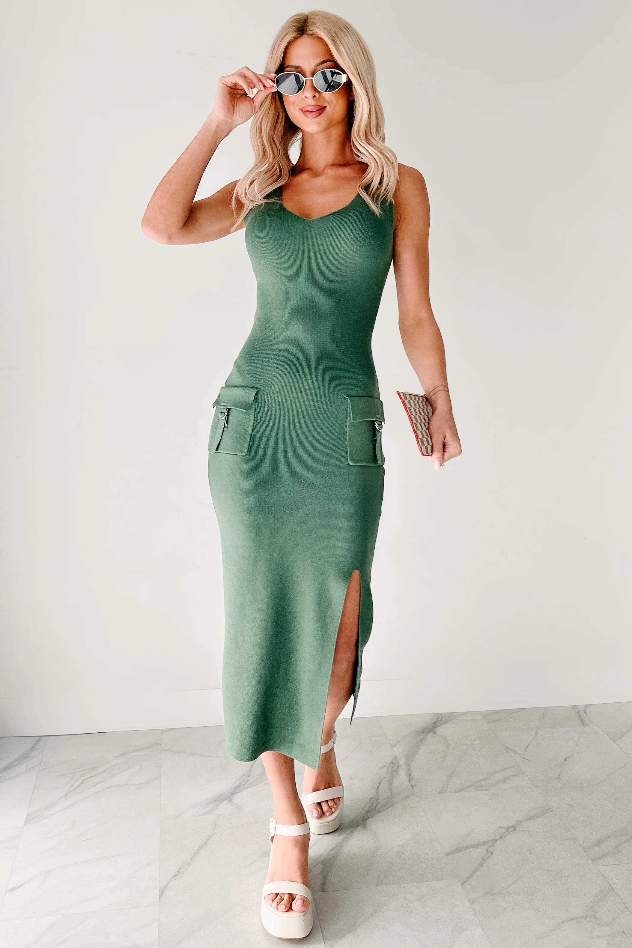 Effortlessly Cool Sleeveless Cargo Pocket Midi Dress (Green)