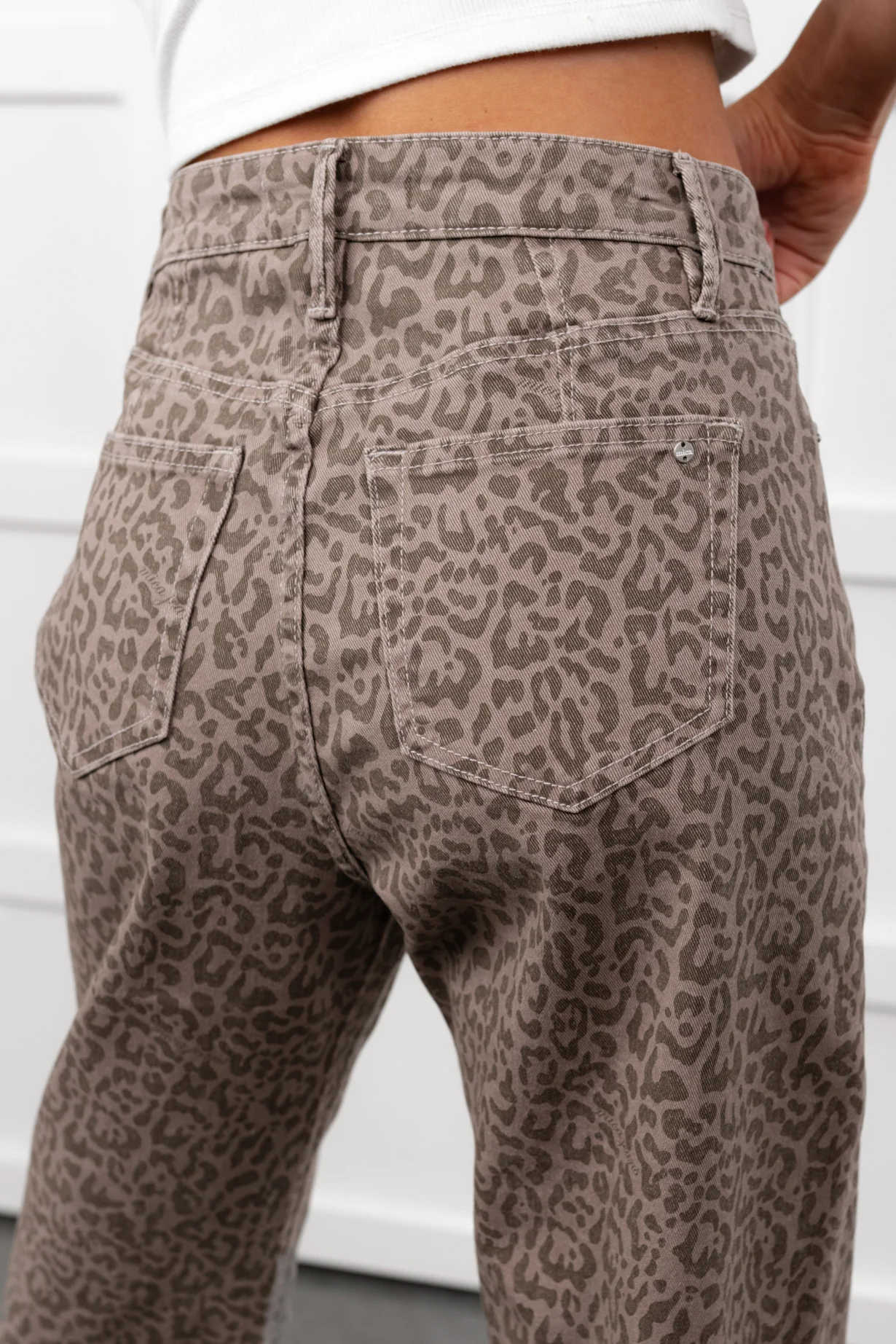 Odin Leopard Barrel Mica Denim Jeans (Ash Brown) - Image 5